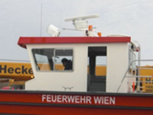 Bugklappenboot mit Kabine